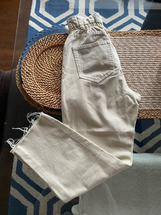 BERSHKA High-Rise Paper Bag Crop Jeans in Cream - Women! 🐚 - Picture 6 of 16